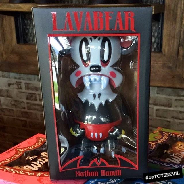 ФИГУРА NATHAN HAMILL LAVA BEAR CLASSIC 20 CM